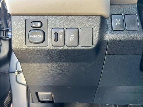 Used 2014 Toyota RAV4 LE AWD/4WD image 31