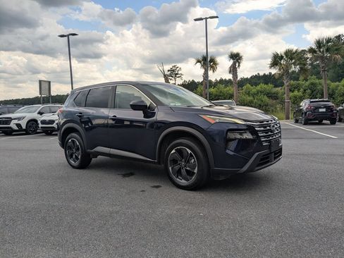 Used 2024 Nissan Rogue SV AWD/4WD image 2