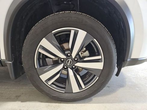 Used 2025 Nissan Rogue SL image 27