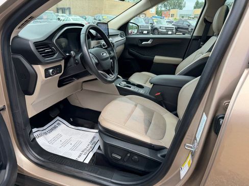 Used 2020 Ford Escape Titanium w/ Titanium Premium Package 2.0 AWD/4WD image 10