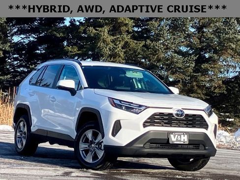 Used 2025 Toyota RAV4 XLE image 1