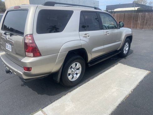 Used 2004 Toyota 4Runner SR5 AWD/4WD image 3