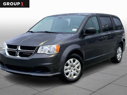 Used 2018 Dodge Grand Caravan SE w/ UConnect Hands-Free Group image 1