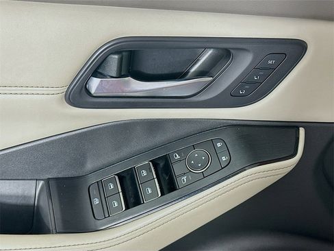 Used 2023 Nissan Rogue SL w/ SL Premium Package image 24