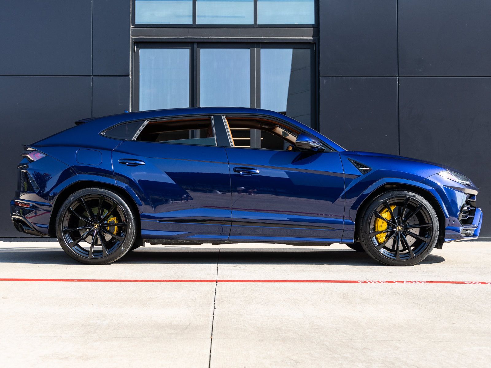 Used 2021 Lamborghini Urus AWD/4WD image 10