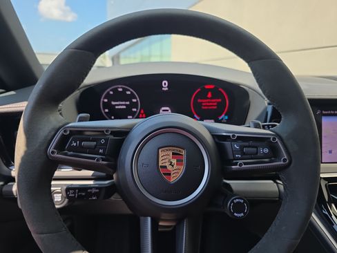 Used 2024 Porsche Panamera image 20