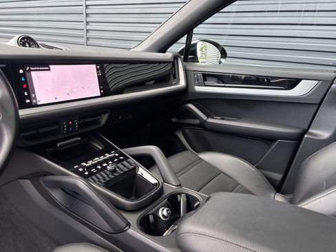 Certified 2024 Porsche Cayenne Coupe image 11