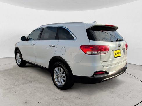 Used 2018 Kia Sorento FWD image 7