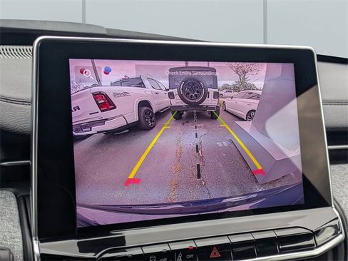 Used 2024 Jeep Compass Latitude image 21