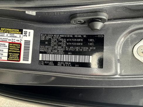 Used 2025 Toyota Sienna Limited AWD/4WD image 19