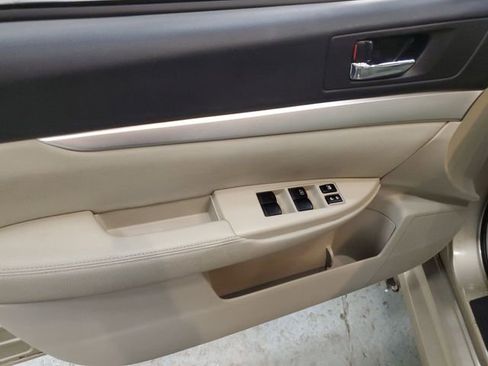Used 2010 Subaru Legacy 2.5i Premium image 11