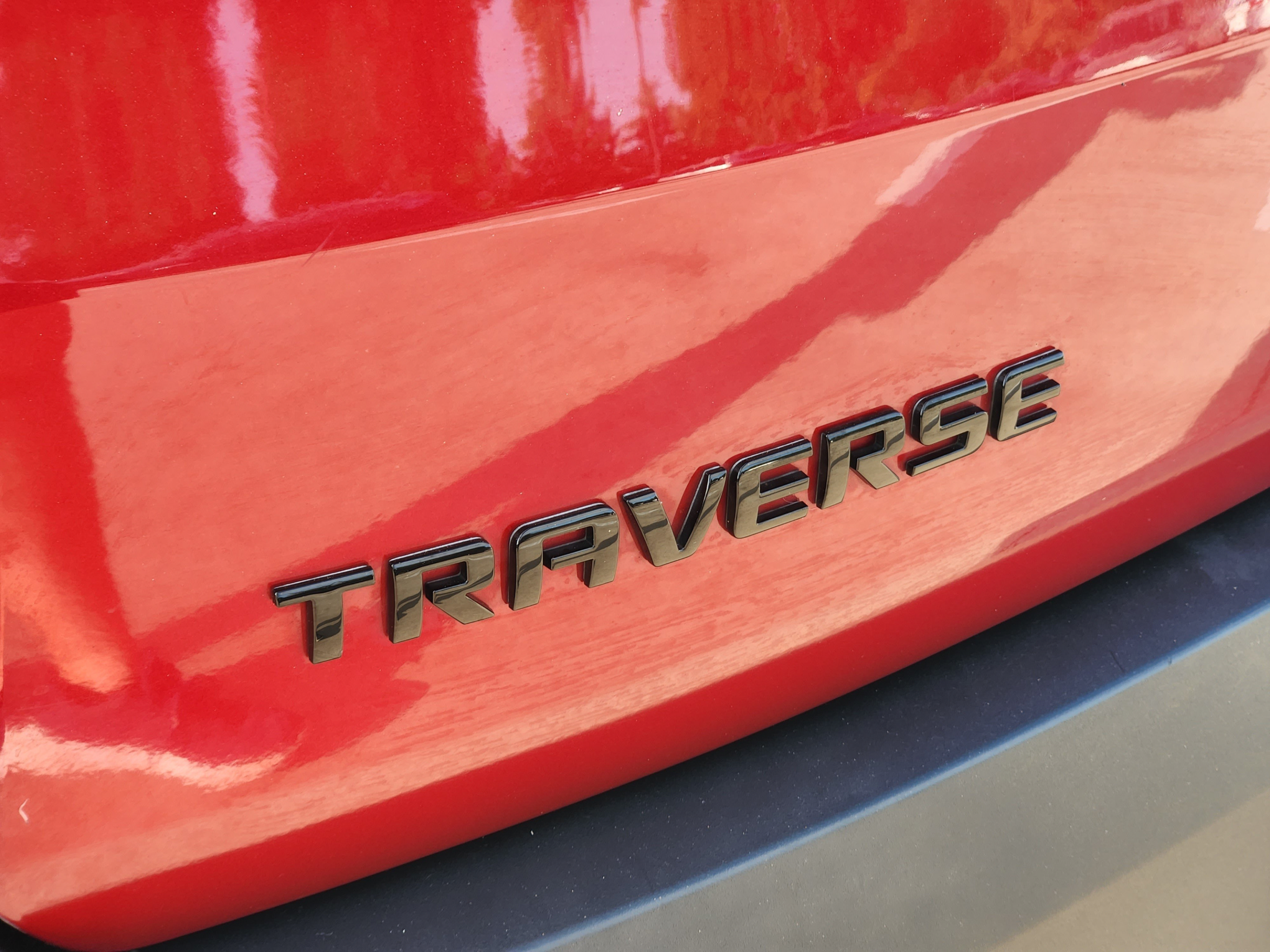 Used 2023 Chevrolet Traverse RS FWD image 36