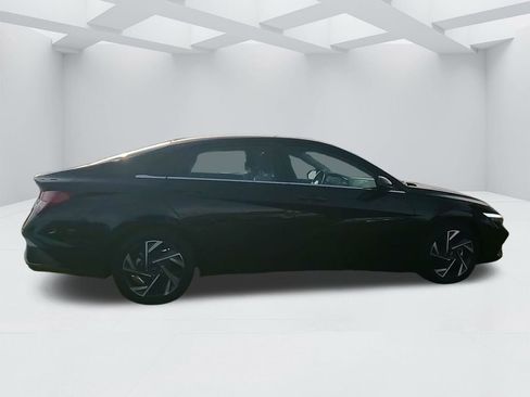 Certified 2024 Hyundai Elantra Limited image 4