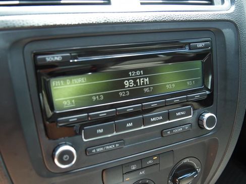 Used 2014 Volkswagen Jetta S image 40