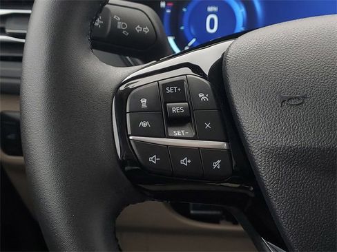 Certified 2022 Ford Escape Titanium w/ Class II Trailer Tow Package image 15