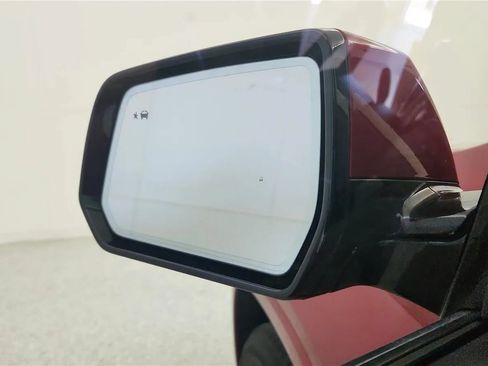Used 2021 Chevrolet Traverse Premier AWD/4WD image 24
