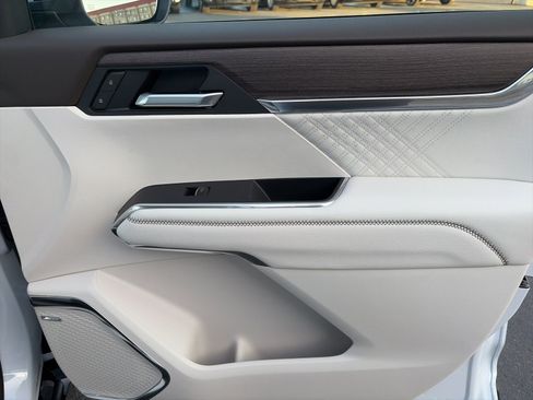 New 2026 GMC Acadia Denali w/ Super Cruise Package AWD/4WD image 30