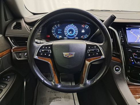 Used 2016 Cadillac Escalade Luxury image 12