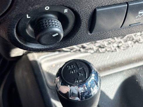 Used 2016 Jeep Wrangler Unlimited Sahara w/ Connectivity Group image 27