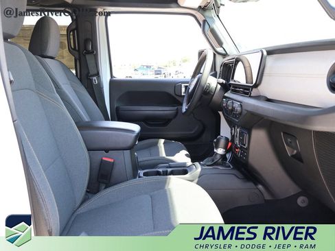 Used 2024 Jeep Wrangler Unlimited AWD/4WD image 8