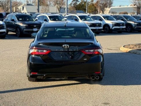 Used 2024 Toyota Camry SE image 6