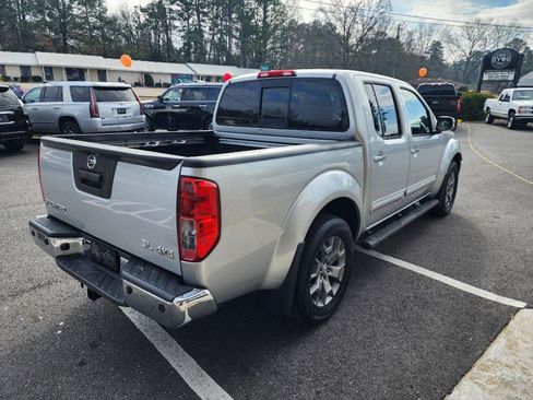 Used 2019 Nissan Frontier SL image 6