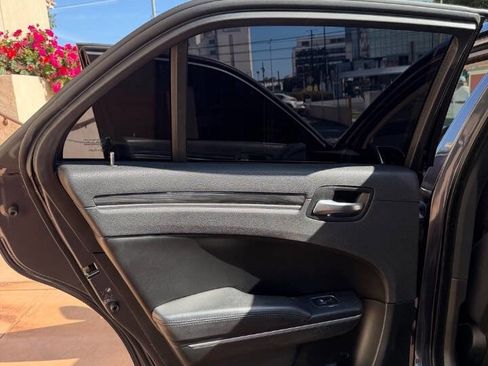 Used 2018 Chrysler 300 Touring w/ Chrome Appearance Package image 25