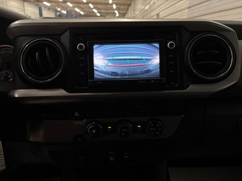 Used 2018 Toyota Tacoma SR5 RWD image 19