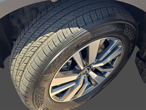 New 2025 Nissan Pathfinder SL image 11