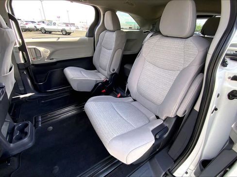 Used 2022 Toyota Sienna LE image 20