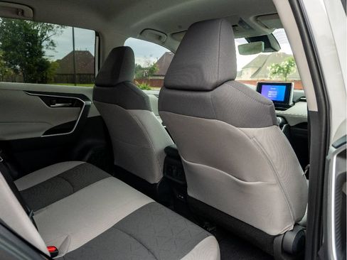 Used 2024 Toyota RAV4 XLE AWD/4WD image 15