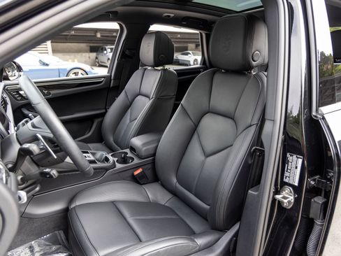 Certified 2026 Porsche Macan AWD/4WD image 5
