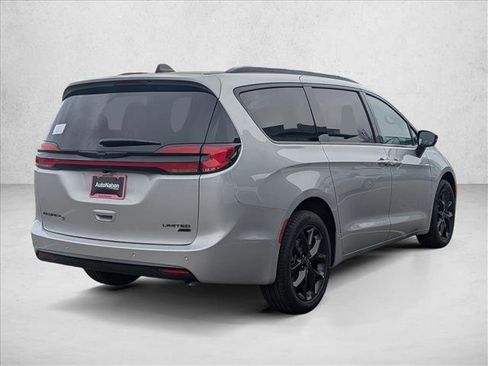 New 2026 Chrysler Pacifica Limited image 2