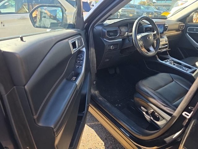 Used 2023 Ford Explorer XLT w/ Equipment Group 202A AWD/4WD image 21