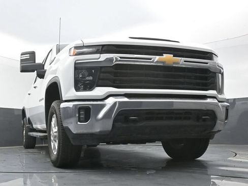 Used 2025 Chevrolet Silverado 2500 LT AWD/4WD image 50
