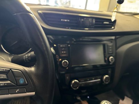 Certified 2022 Nissan Rogue Sport SV w/ Technology Package AWD/4WD image 10