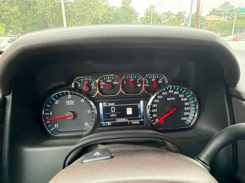 Used 2019 Chevrolet Suburban LT RWD image 13