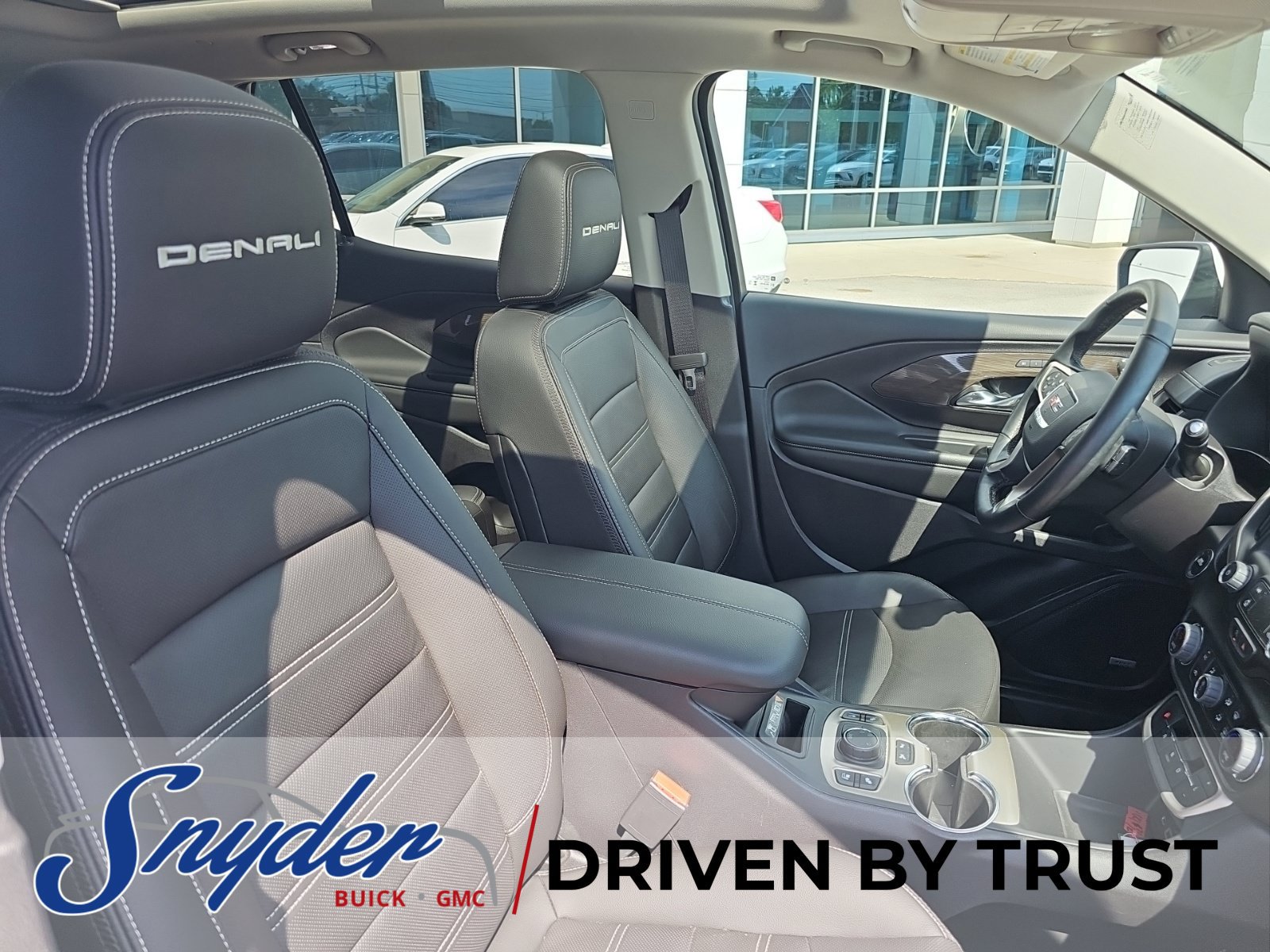 Used 2024 GMC Terrain Denali w/ Denali Premium Package AWD/4WD image 35