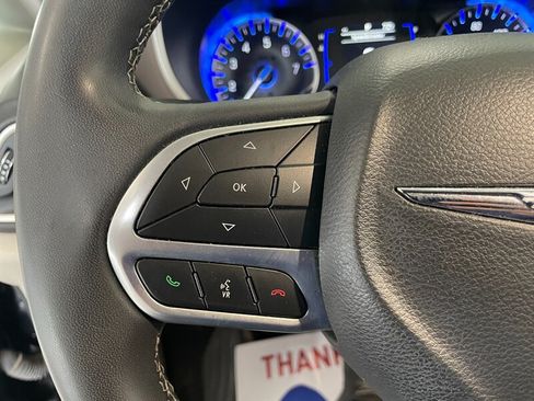 Used 2022 Chrysler Voyager LX FWD image 9