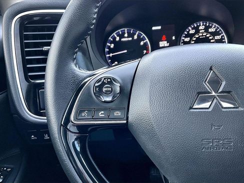 Used 2020 Mitsubishi Outlander ES image 14