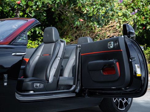 Used 2019 Rolls-Royce Dawn image 47