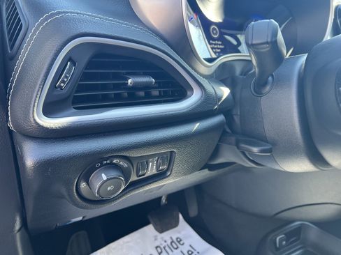 New 2026 Chrysler Pacifica Select AWD/4WD image 17