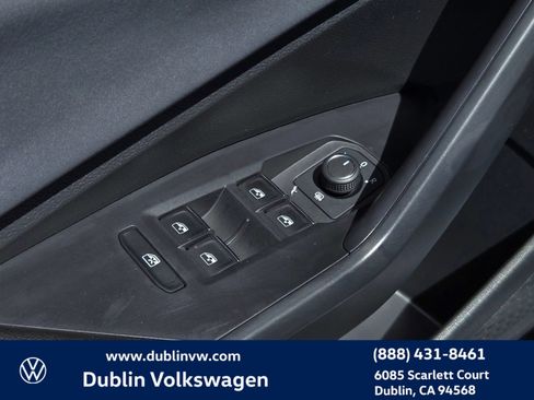 Used 2025 Volkswagen Jetta SE w/ Sunroof Package FWD image 11