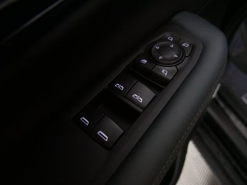 Used 2025 GMC Yukon AT4 AWD/4WD image 17