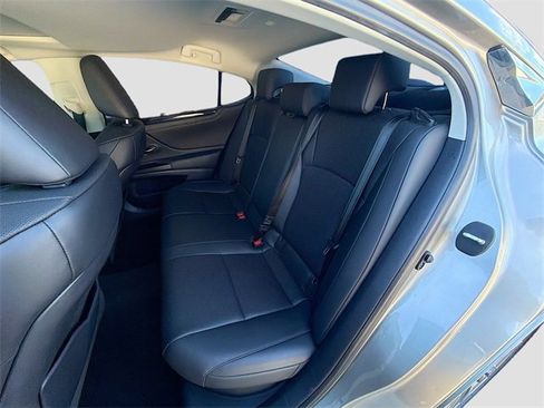 Used 2019 Lexus ES 300h image 20