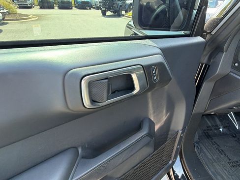 Used 2025 Ford Bronco Outer Banks w/ Sasquatch Package AWD/4WD image 15