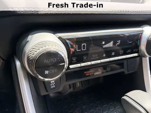 Used 2021 Toyota RAV4 LE AWD/4WD image 18