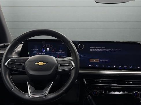 Used 2025 Chevrolet Traverse LT image 25