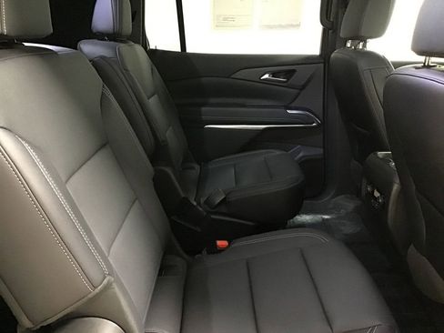 Used 2025 Chevrolet Traverse LT image 10