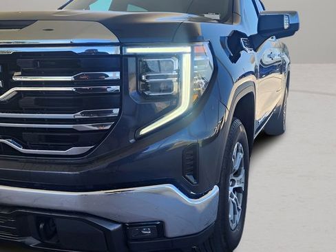Used 2025 GMC Sierra 1500 SLT image 2